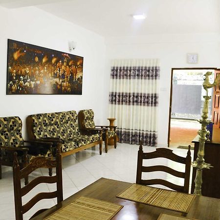 Yoho Travellers Residence Kandy Extérieur photo