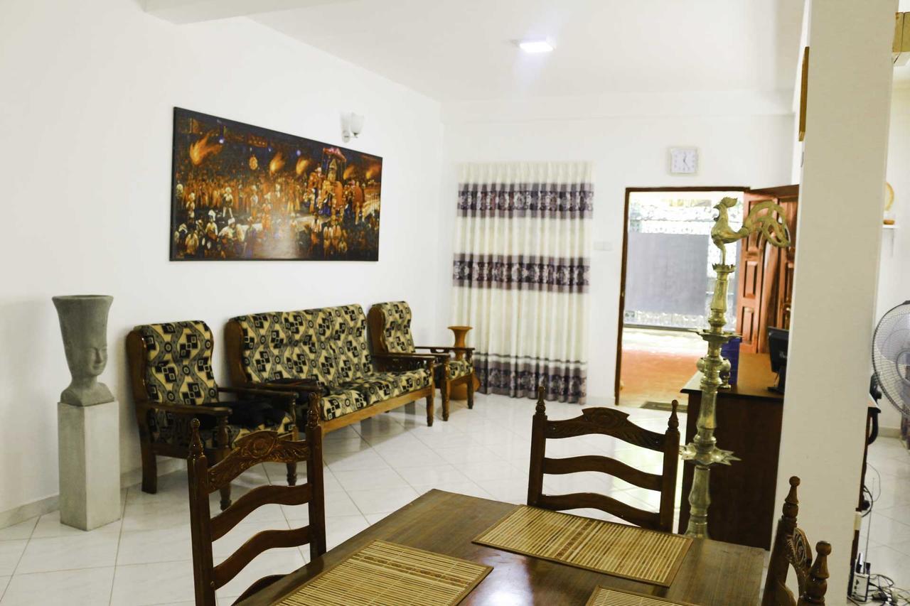 Yoho Travellers Residence Kandy Extérieur photo